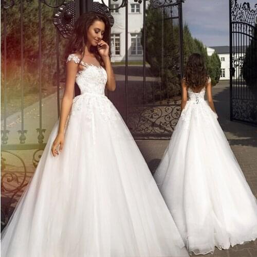 Sheer Scoop neck Wedding Dresses Sleeveless Lace Up Sweep Train Applique Tulle Beach Bridal Gowns 2021