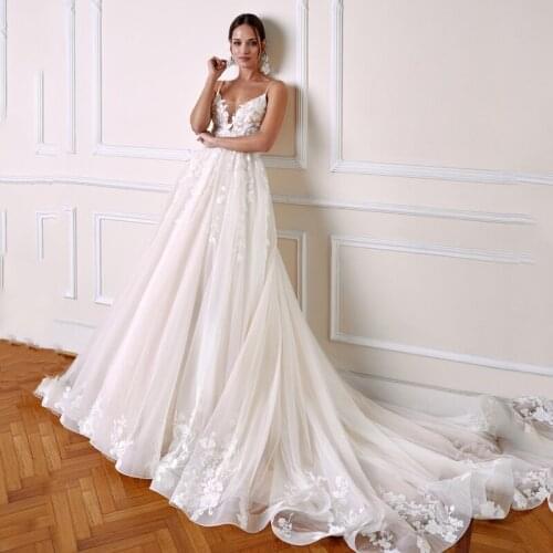 Eightree Spaghetti Straps Wedding Dress for Bride Elegant V-neck Sleeveless Lace Applique Tulle Backless Bridal Gown Custom Made
