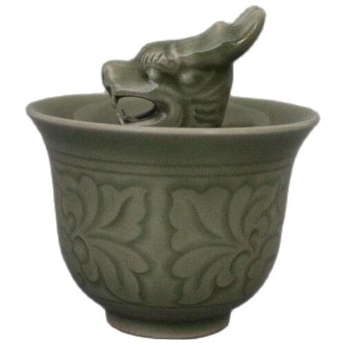 Early collection of antiques Song celadon engraved flowers hand-carved dragon head fair cup decoration
