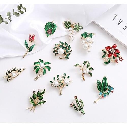 1PC Women Pearl Brooch Flower Plant Shape Jewelry Cardigan Clip Rhinestone Fashion Exquisite Clothing Decoration Accessories