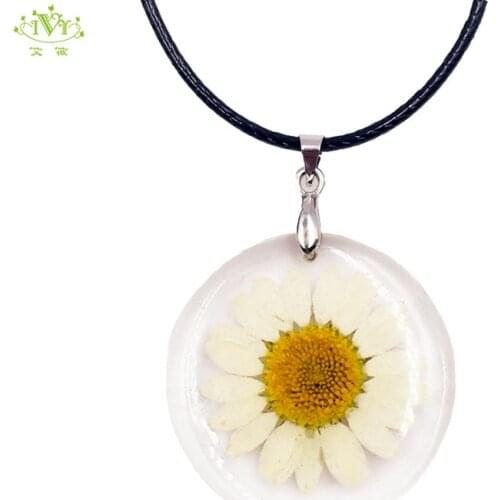 IVR Handmade Boho Transparent Resin Dried Flower Daisy Necklace Charm Custom Necklace for Women Jewelry Fashion Gifts Souvenir