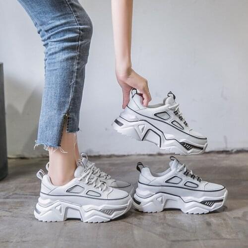 Small white shoes female ins tide 2019 Korean version of the net red sports shoes womens casual wild thick-soled shoes