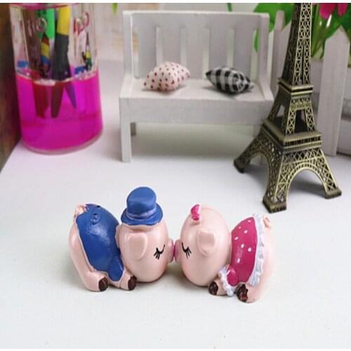 Creative 2PCS Creative Resin Pigs Miniature Ornaments Couple Pigs Figurine Crafts Car Decorations Animal Figurines