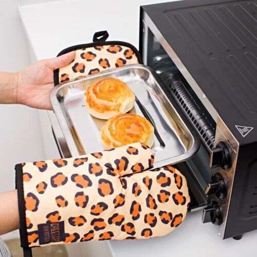 Insulation Leopard Print Microwave Oven Gloves Thickened Anti-scalding High Temperature Oven Printing Gloves Kitchen Baking Tool