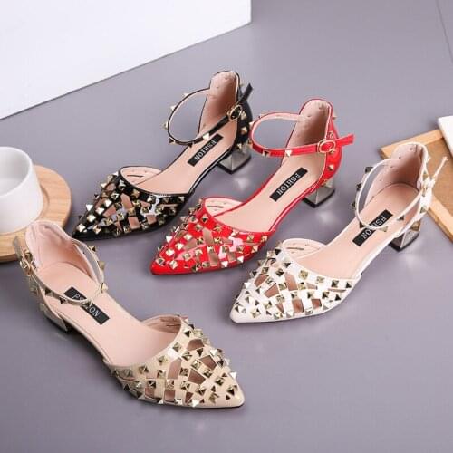 2020 Brand designer sandals rivet gladiator Red bottom women summer low Square heels shoes T type clasp