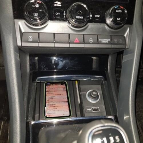 Car QI wireless charger 10w charging case wireless phone charger for Skoda Kodiak Kodiaq 2017 2018 2019 2020 accessories