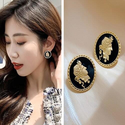Retro Alloy Round Women Head Earrings Gold Color Black Geometric Earrings For Women Simple Jewelry Accessories Gift