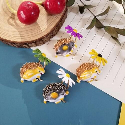 Fashion New Hedgehog Brooch Dripping Oil Little Hedgehog Animal Collar Accessories Wholesale