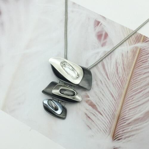 Black Multilayer Curved Surface Alloy Pendant Necklace Fashion Crystal bijoux For Women Punk Statement Necklace Wedding Jewelry