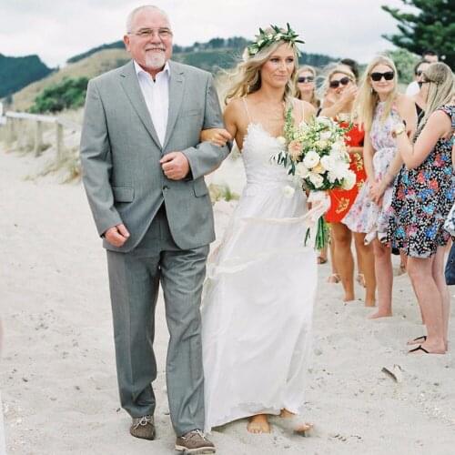 Sexy V-Neck Beach Wedding Dress 2017 Spaghetti Straps Appliques vestido de noiva longo Backless Boho Wedding Gowns Dresses