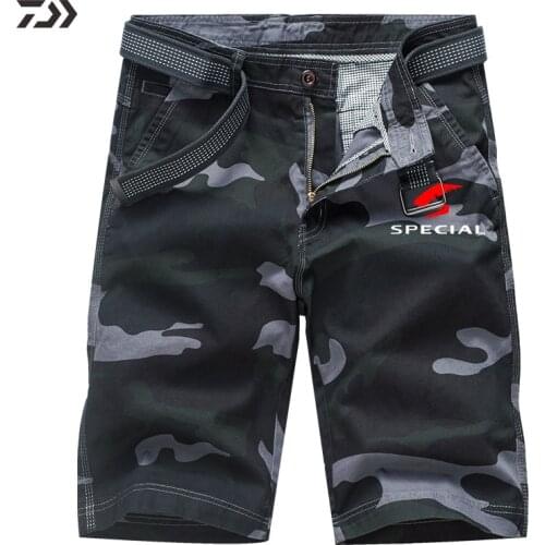Daiwa Summer Men Camouflage Fishing Shorts Outdoor Sports Fishing Pants Breathable Sports Pants Fishing Men Clothing Trousers