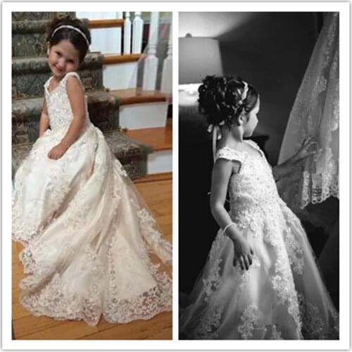 2020 Lace Flower Girls Dresses For Weddings V Neck Spaghetti Strap Sequins Appliques Tulle Satin Sweep Train Ivory Pageant Dress