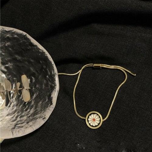 Delicate Little Daisy Retro Fashion Modelling Style Restoring Ancient Ways Women Bracelet Can Adjust The Bracelet