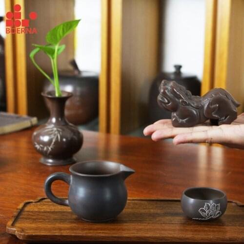 BOERNA Handmade Chinese Qin Zhou Ceramic Brave Troops Tea Pet for Tea Ceremony Nixing Clay Tea Set Table Decoration Accessories