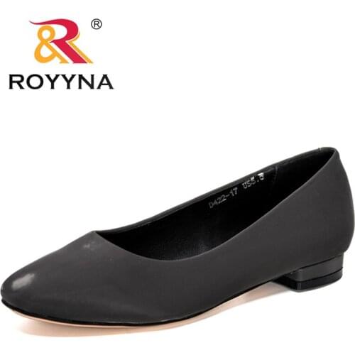 ROYYNA 2021 New Designers Popular Pumps Women Mid Square Heel Round Toe Work Shoes Lady Office Casual All Match Shoes Feminimo