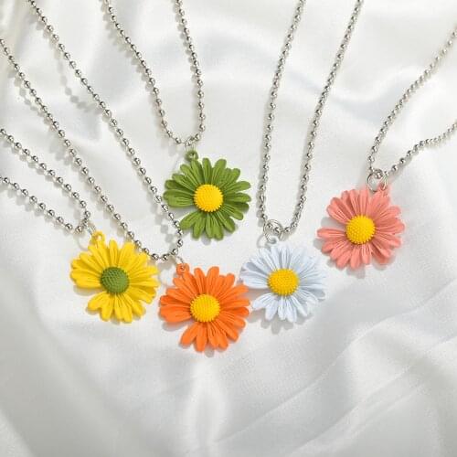 New Creative Cute Colorful Daisy Pendant Necklace Best Fashion Choker Chain Party Jewelry for Women Man Friendship Girl Gifts