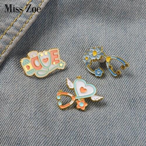 Stethoscope Enamel Pin Angle Heart Floral Pill Brooches for Nurse Doctor Health Care Badges Medical Jewelry RN Gifts