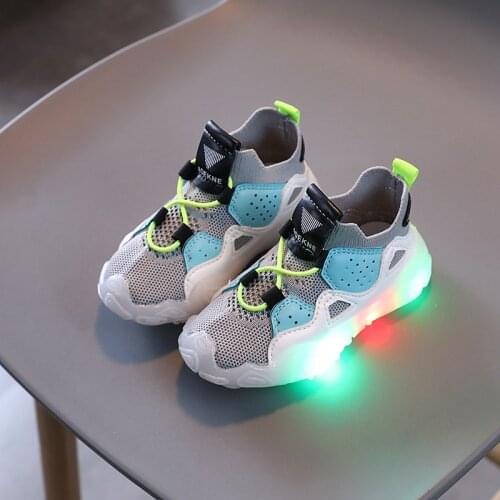 New Childrens Sports Shoes Fly Woven Bright Light Light Shoes Boys Casual Shoes Girl Korean Version LED Light Shoes