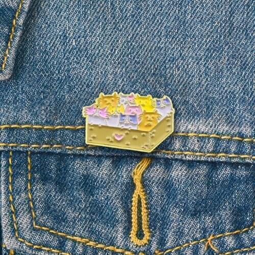 Boxed cute cat personality enamel brooch pet shop animal association clothes jewelry fashion with backpack badge gift