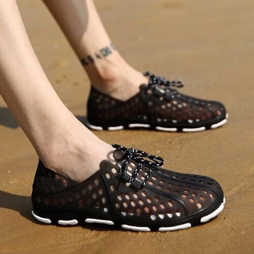 Weweya Hollow Outdoor Casual Sandals 2018 Walking Shoes Clogs Beach Sandals For Men Summer Breathable Water Shoes Fashion Sandal