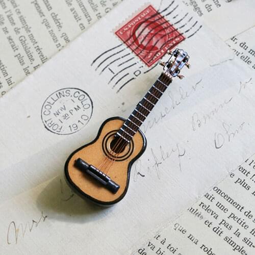 Cute Handmade Retro Vintage Wooden Ukulele Pin Badge Musical Instrument Brooch Ukelele Jewelry Goth