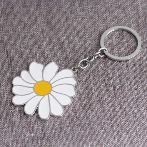 Cute Little Daisy Keychain Keys Women DIY Metal Keyring Jewelry Bag Zinc Alloy Car Key Ring Flower Key Chains For Lovers