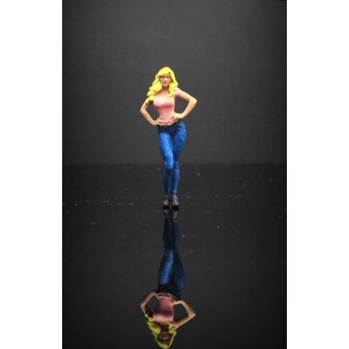 1:64 Scale Resin Die-casting Blonde Beauty Car Model Doll Decoration Car Model Scene Layout Collection Decoration Toy