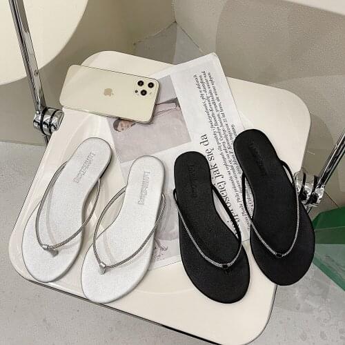 New Leisure 2021 Simple Ladies Flat Flip Flops Beach Sandals and Slippers Must Be Worn Outside The Sea