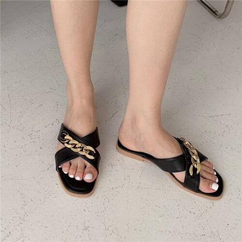 New Summer Flat Shoes Womens Shoes Cross Strap Metal Chain Decorative Flip-flops Brand Outdoor Casual Shoes 3 Colors Available
