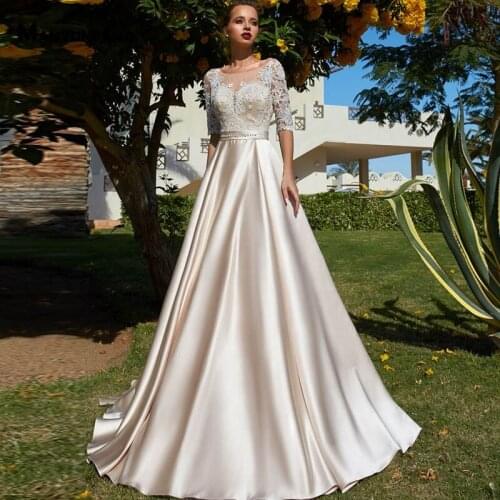 2021 New Arrival Half Sleeve Embroidery Appliques Tulle Chapel Train Wedding Dress Elegant Button Back O-Neck Bridal Ball Gown