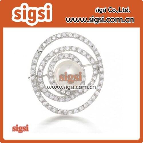 Austrian Crystal Cream Simulated Pearl Elegant Flower Corsage Brooch Clear Silver-Tone