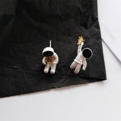 Korean Asymmetric Pentagram Contracted Earrings Fashion Ladies Earrings Space Astronauts Small Stud Earrings Fashion For Woman