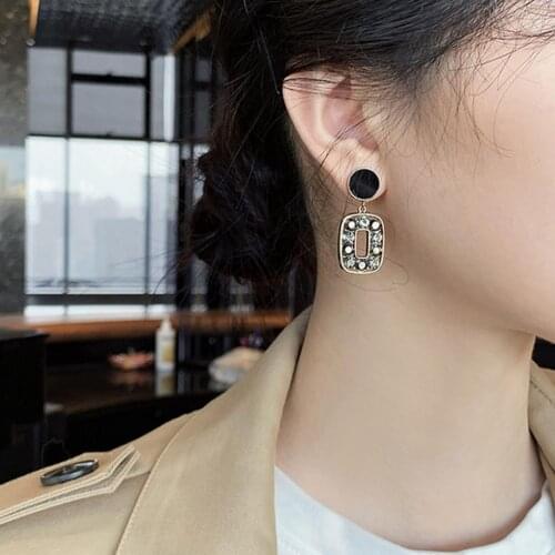 1 Pair Simple Square Unique Drop Ear Stud Eye-catching Geometric-shaped Eye-catching Rhinestone Stud Earrings for Holiday