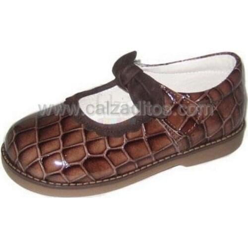 Coconut patent leather shoes dark brown, from Andanines