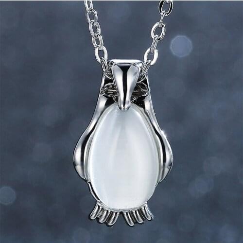 Exquisite Penguin Pendant Necklace Womens Natural Stones Clavicle Chain Gifts Fashion Wedding Party Jewelry