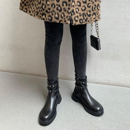 Osunlina Ankle Boots For Woman Round Toe Natural Genuine Leather Motorcycle Boots Fashion Rivet Black White Flat Shoes A145