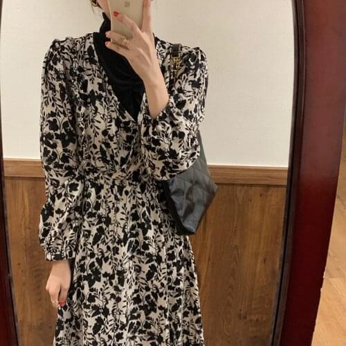 Temperamental design money sets head to cover bottom false two V get broken flower to close waist to show thin dress