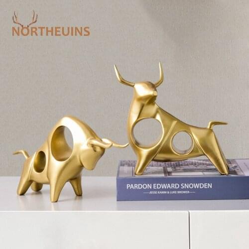 NORTHEUINS Resin Bull Statues Lucky Figurines Creative Bull Symbol of the Year 2021 Home Office Desktop Decor For Living Room