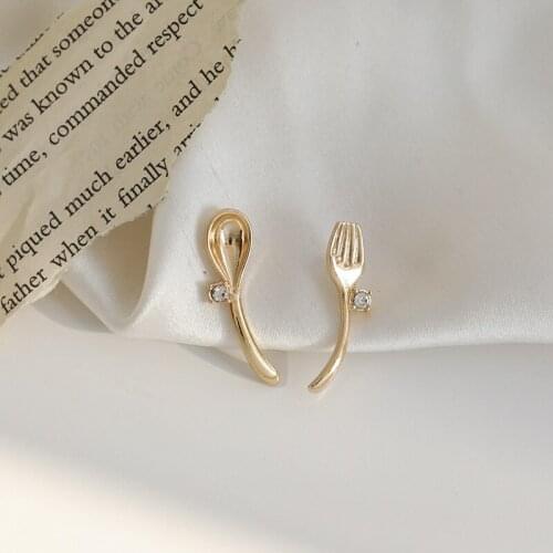 Origin Summer Unique Design Gold Asymmetrical Cutlery Fork Dangle Earings for Women Exquisite Rhinestone Earings Jewelry Hot