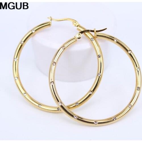 MGUB Rings With Crystals