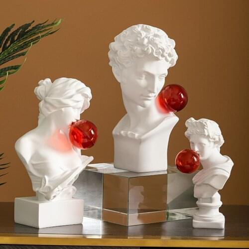 Creative European Sculpture Decorations In Chalk House Living Room Home Decoration Accessories Statue In Crafted Resin Art