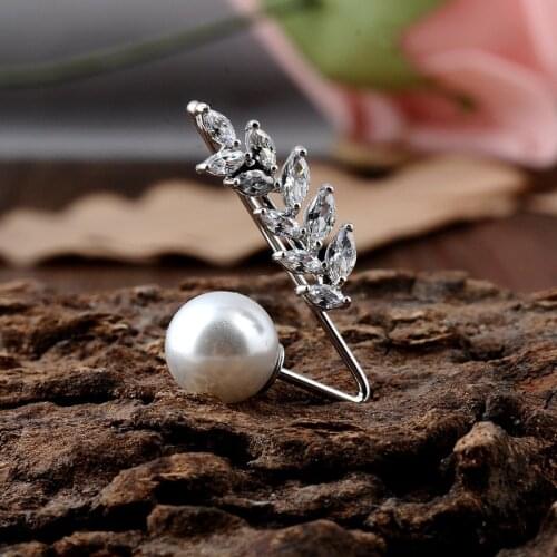 New Womens Fashion Brooch Leaves Clothes Fixed Needle Cardigan Sweater Anti-glare Pins Brooches for Women Accessories Jewelry