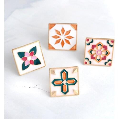 Vintage Retro Flower Brick Brooch Pins Button Pins Denim Jacket Pin Badge for Bags Cartoon Fashion Simple Jewelry Gift