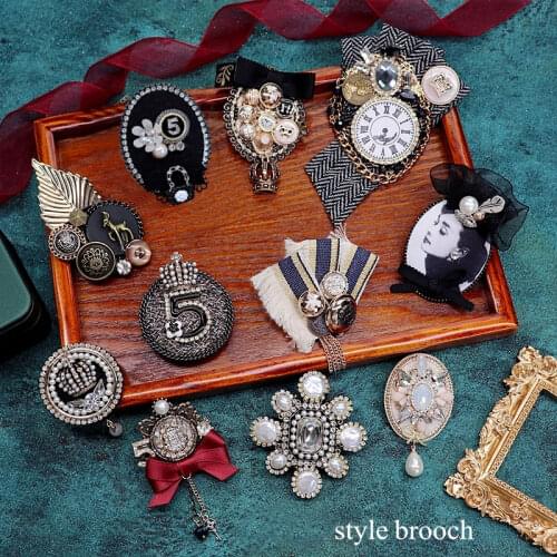 Retro British fabric badge Brooch Baroque court tassel Brooches fragrance Woman coat accessories