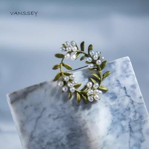 Vanssey Vintage Flower Branch Leaf Natural Freshwater Pearl Green Coating Oval Brooch Pin Scarves Wedding Accessories for Women