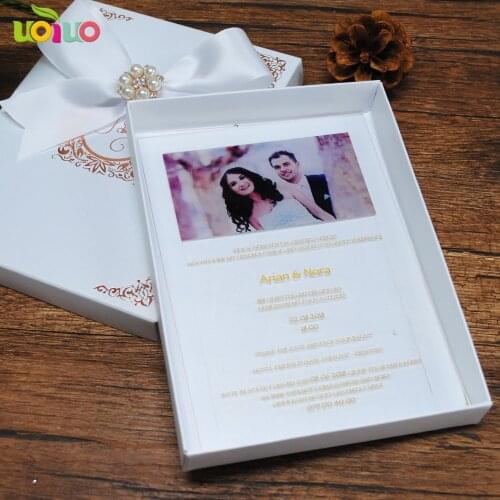 Luxurious hot sell european clear acrylic transparent invitation cards with bride and groom picure printing
