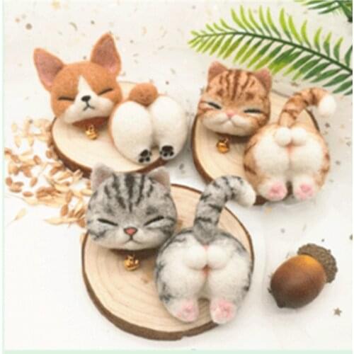 Cat and dog brooches and key buckles wool needlepoint kit wool felt needle felting pendant craft needlecraft DIY handmade