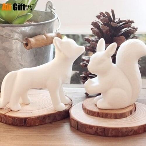 Hot sell Ceramic Squirrels Foxes small Ornaments Ceramic Home Decoration White Pottery Fox Squirrel Figurine Desktop Decoration
