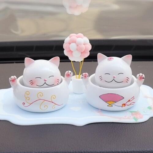 Car Ornaments Resin Lucky Cat Figure Decoration Cute Cat Doll Balloon Dashboard Decor Automobile Internal Accessories Gifts