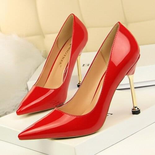 2018 Women Shoes Pointed Toe Pumps fashion Career Patent leather Dress Shoes 10CM Thin High Heels Wedding Shoes